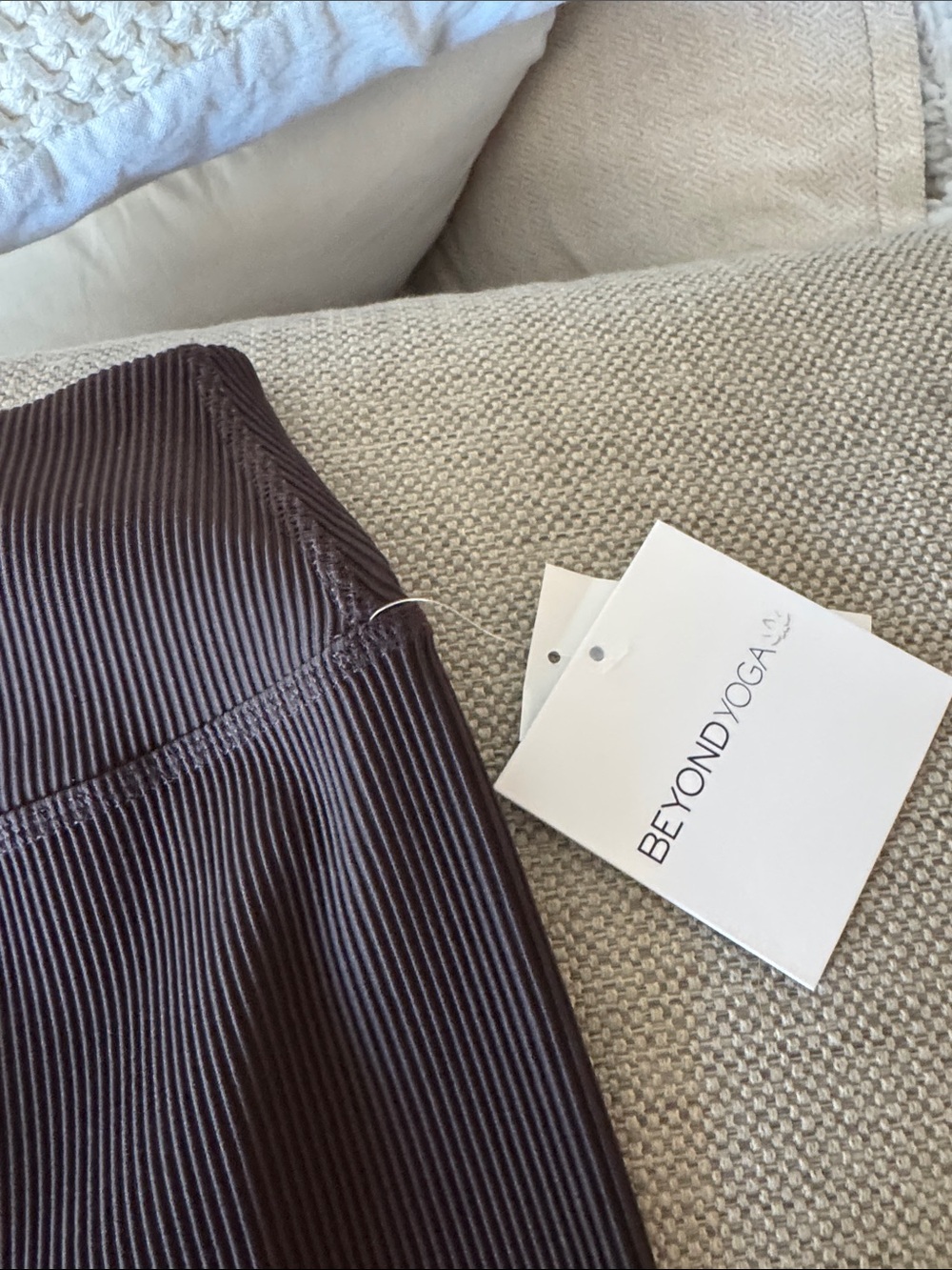 Beyond Yoga Impulse Ribbed Leggings - Dark Chocolate NWT - Picture 9 of 10